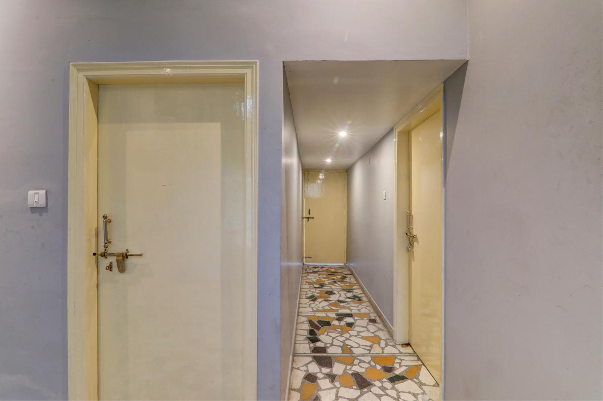 Hotel O Flagship Adbhut Moment Hotel Varanasi Exteriör bild