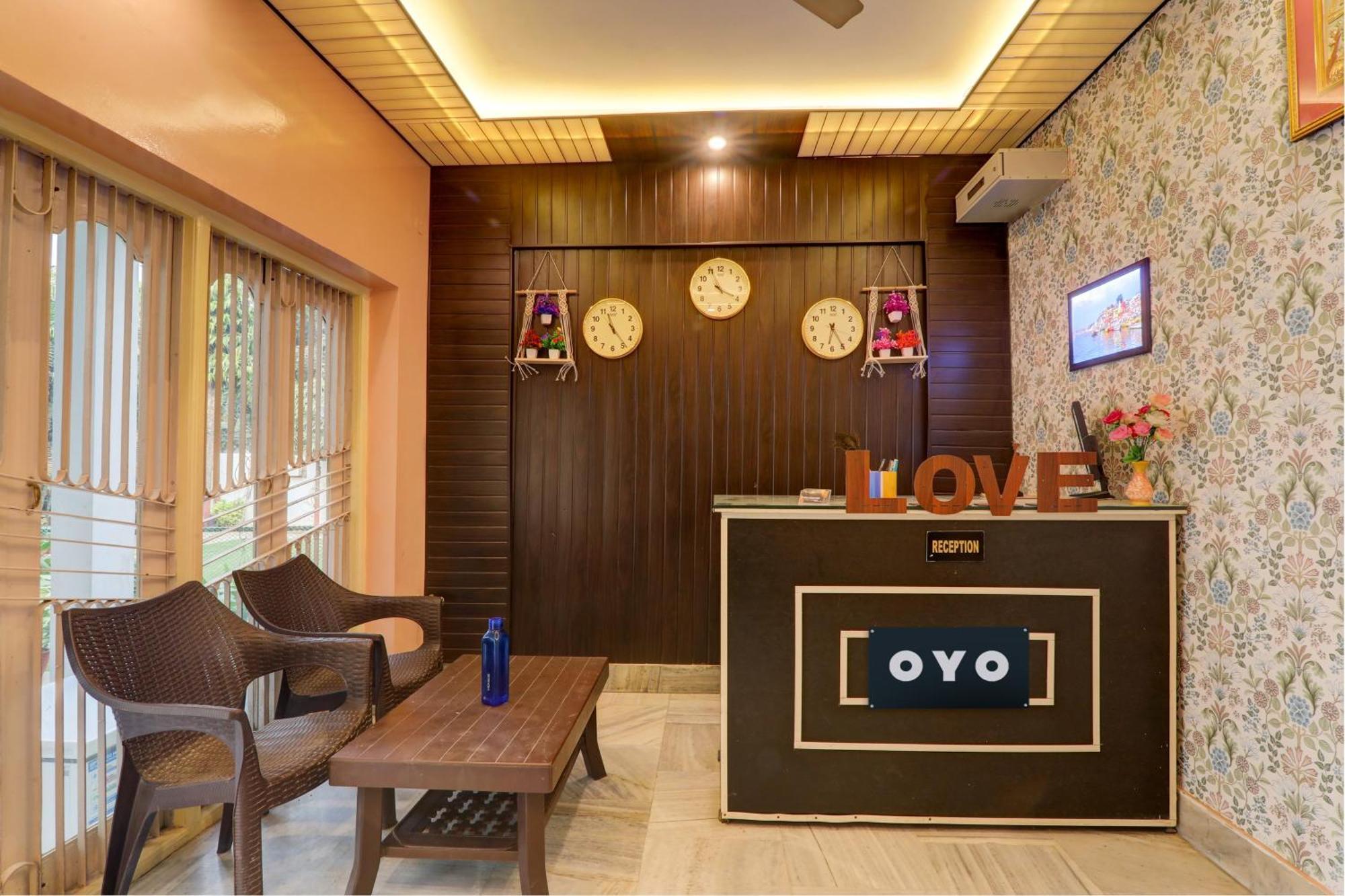 Hotel O Flagship Adbhut Moment Hotel Varanasi Exteriör bild