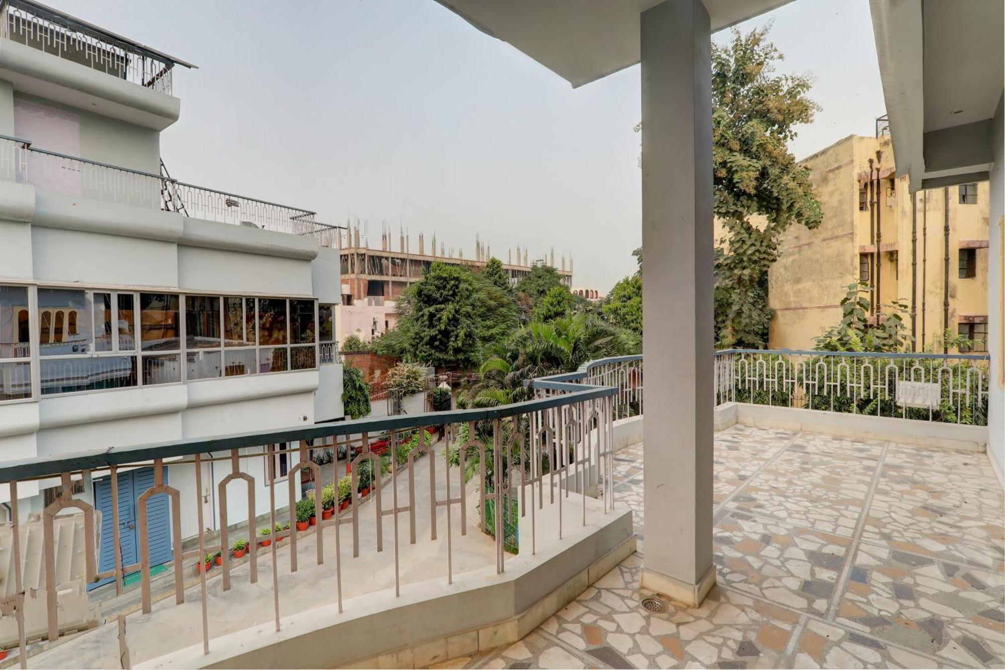 Hotel O Flagship Adbhut Moment Hotel Varanasi Exteriör bild