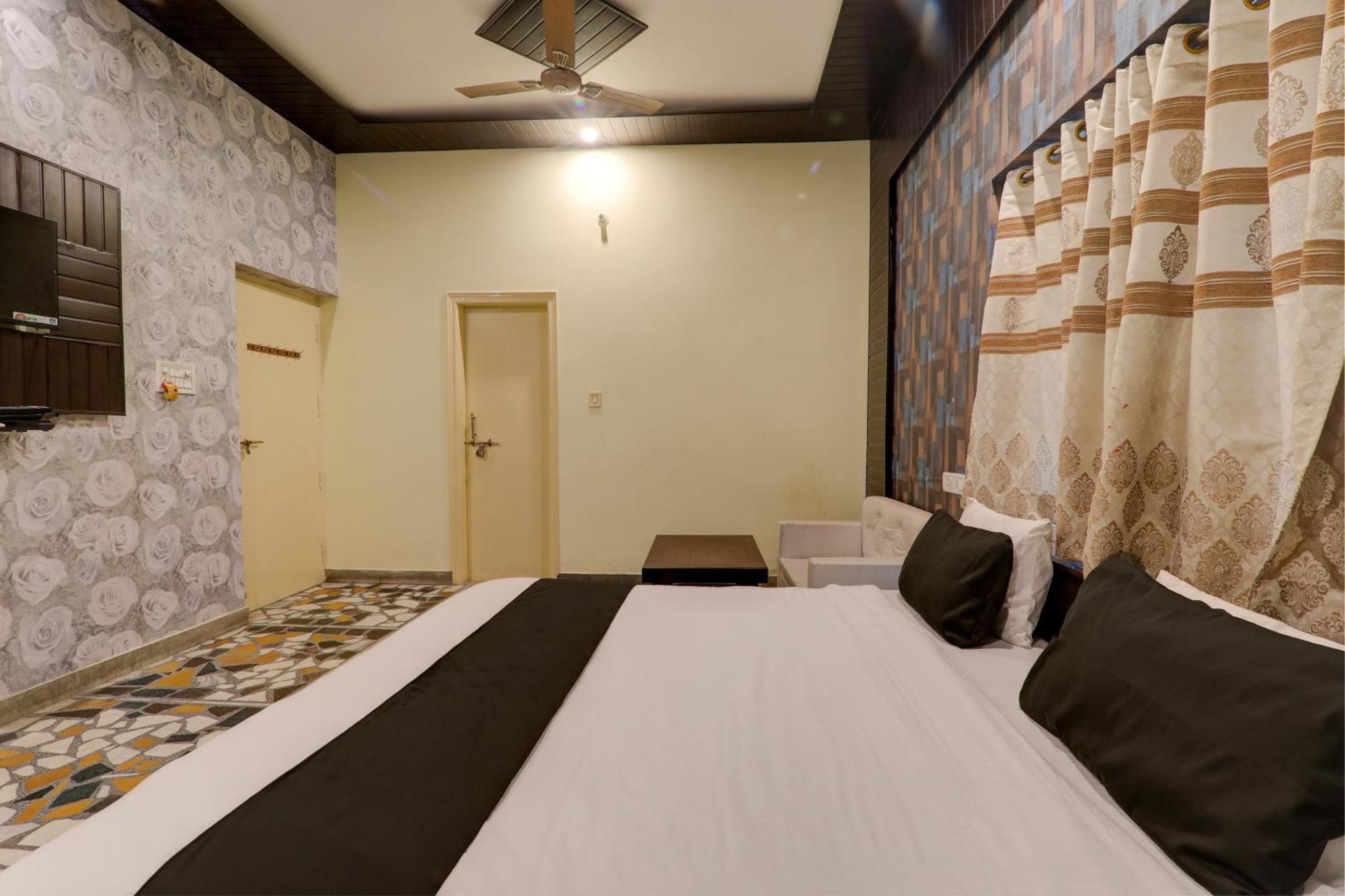 Hotel O Flagship Adbhut Moment Hotel Varanasi Exteriör bild
