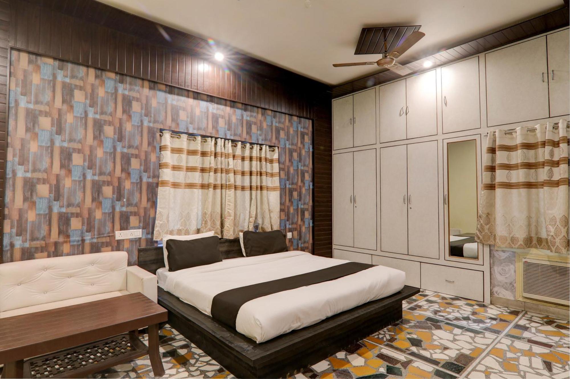Hotel O Flagship Adbhut Moment Hotel Varanasi Exteriör bild