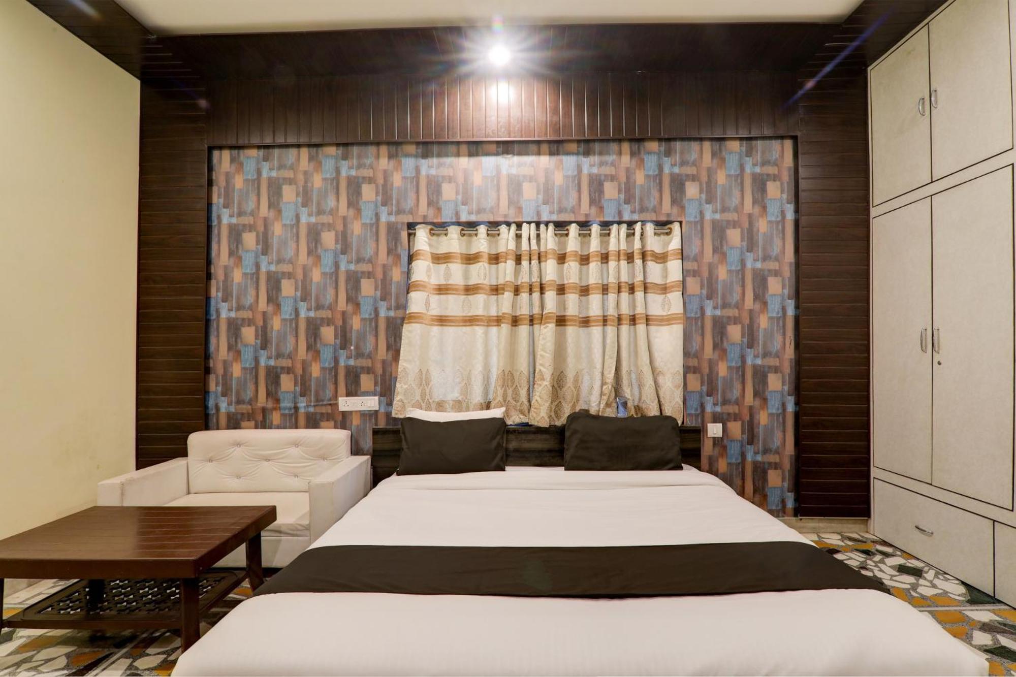 Hotel O Flagship Adbhut Moment Hotel Varanasi Exteriör bild