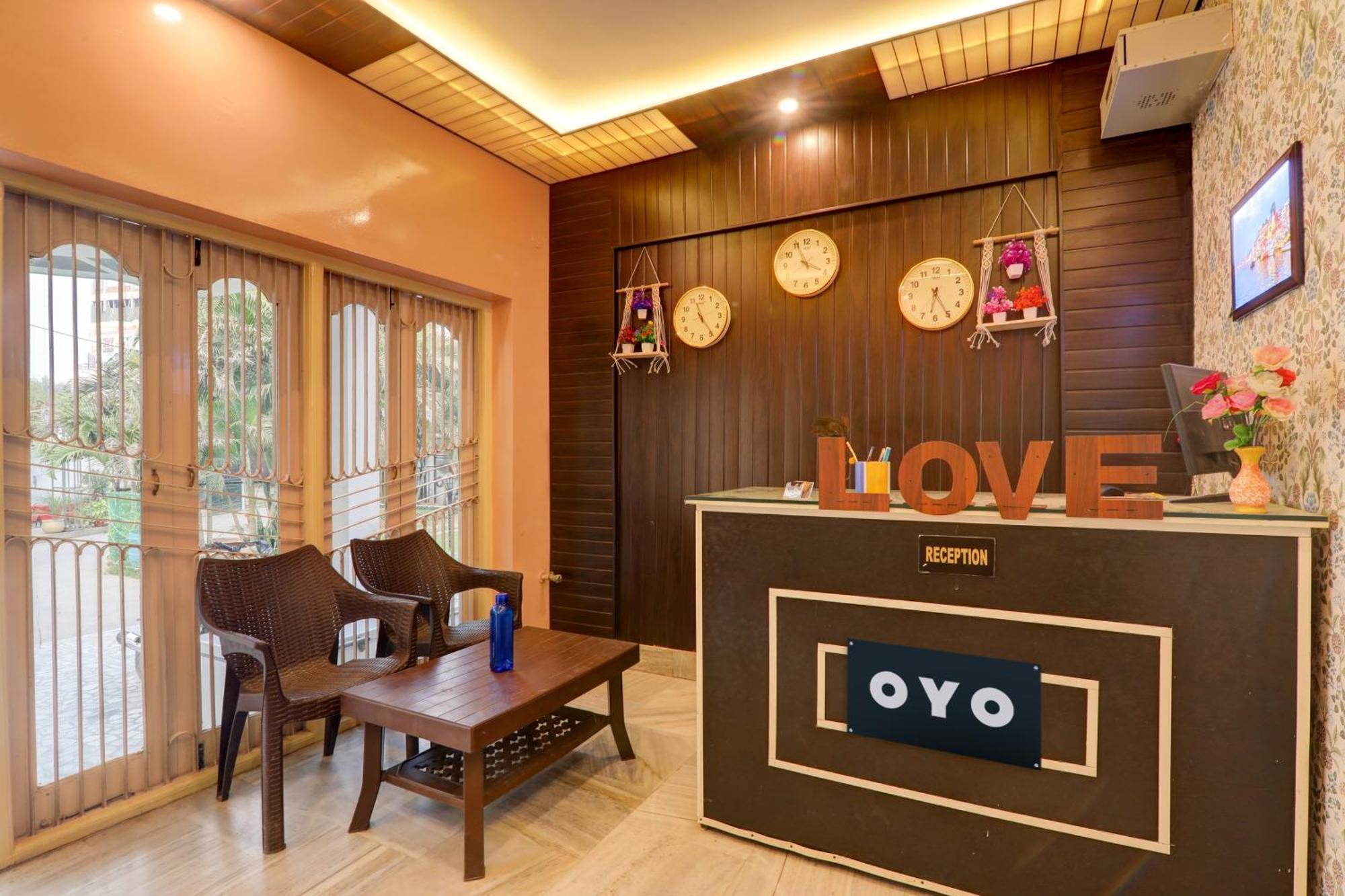 Hotel O Flagship Adbhut Moment Hotel Varanasi Exteriör bild