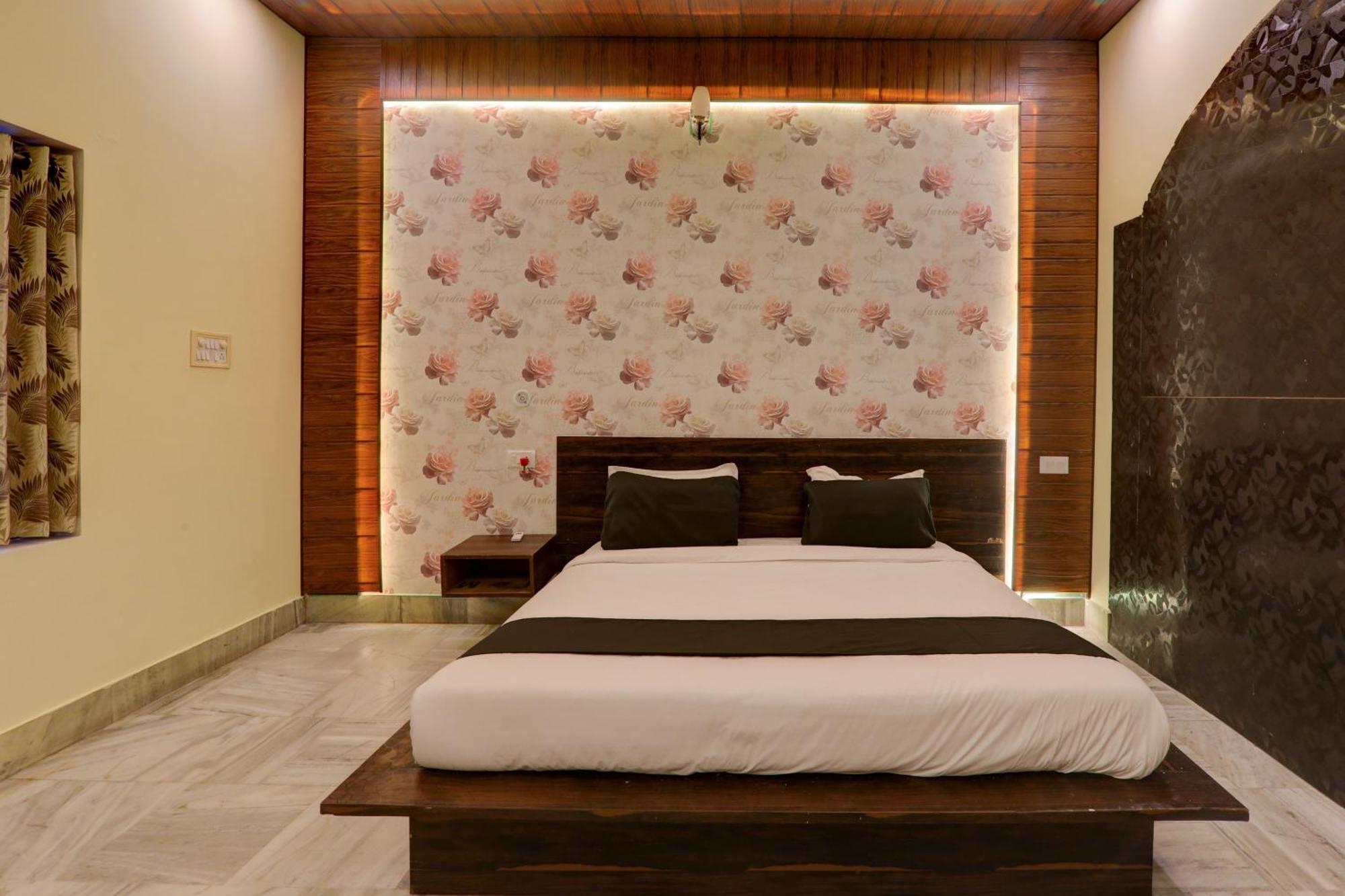 Hotel O Flagship Adbhut Moment Hotel Varanasi Exteriör bild