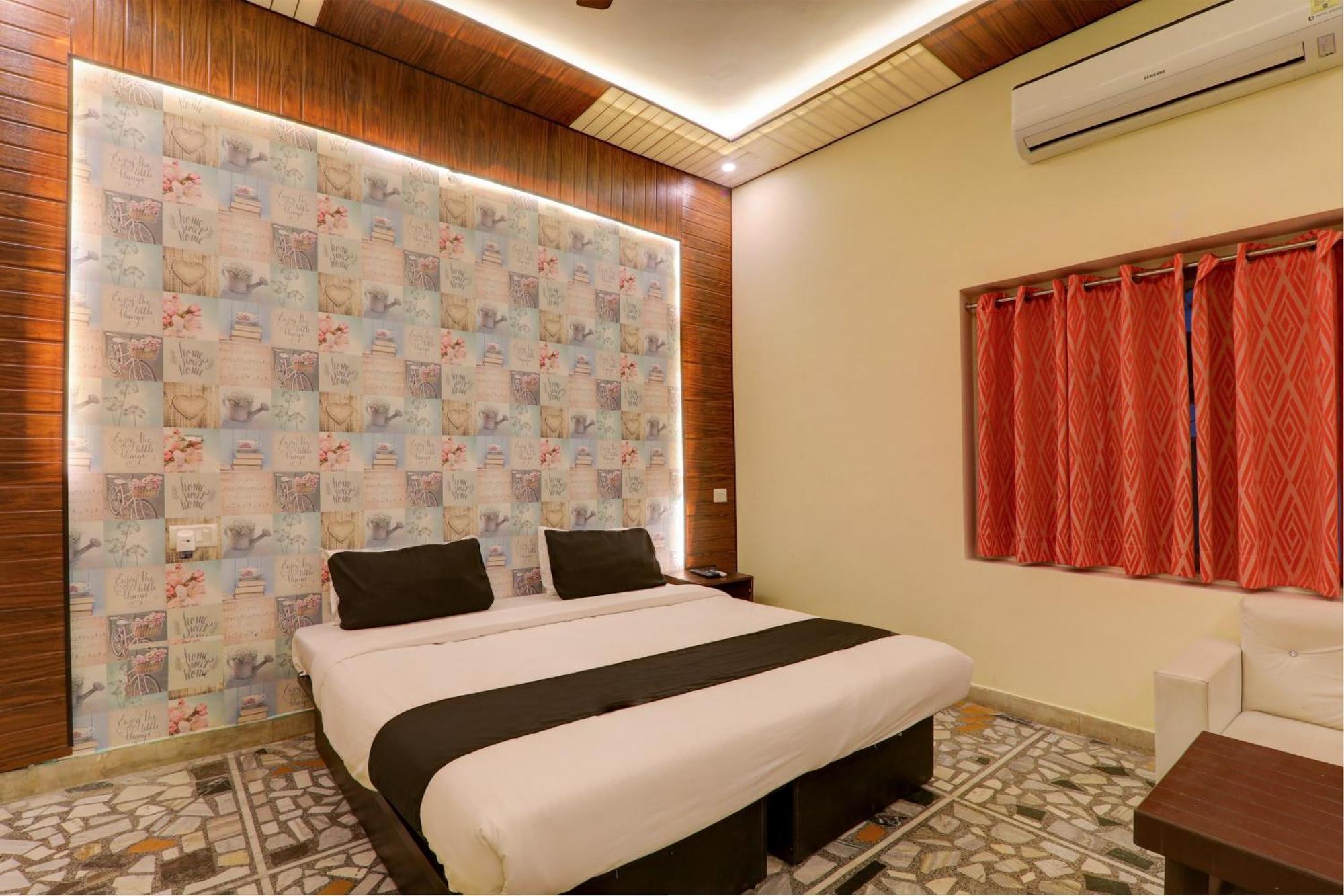 Hotel O Flagship Adbhut Moment Hotel Varanasi Exteriör bild